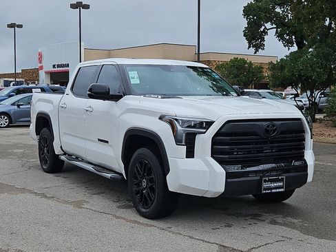 Used 2024 Toyota Tundra Limited AWD/4WD image 7