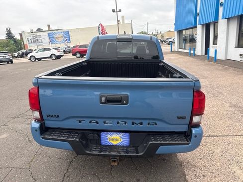 Used 2019 Toyota Tacoma TRD Sport w/ TRD Premium Sport Package AWD/4WD image 13