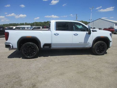 New 2026 GMC Sierra 2500 Denali Ultimate AWD/4WD image 3