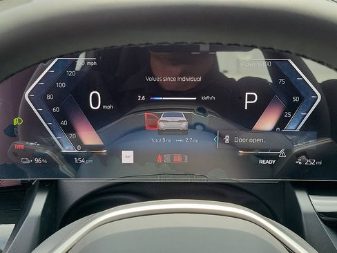 New 2026 BMW i5 eDrive40 w/ Convenience Package RWD image 28