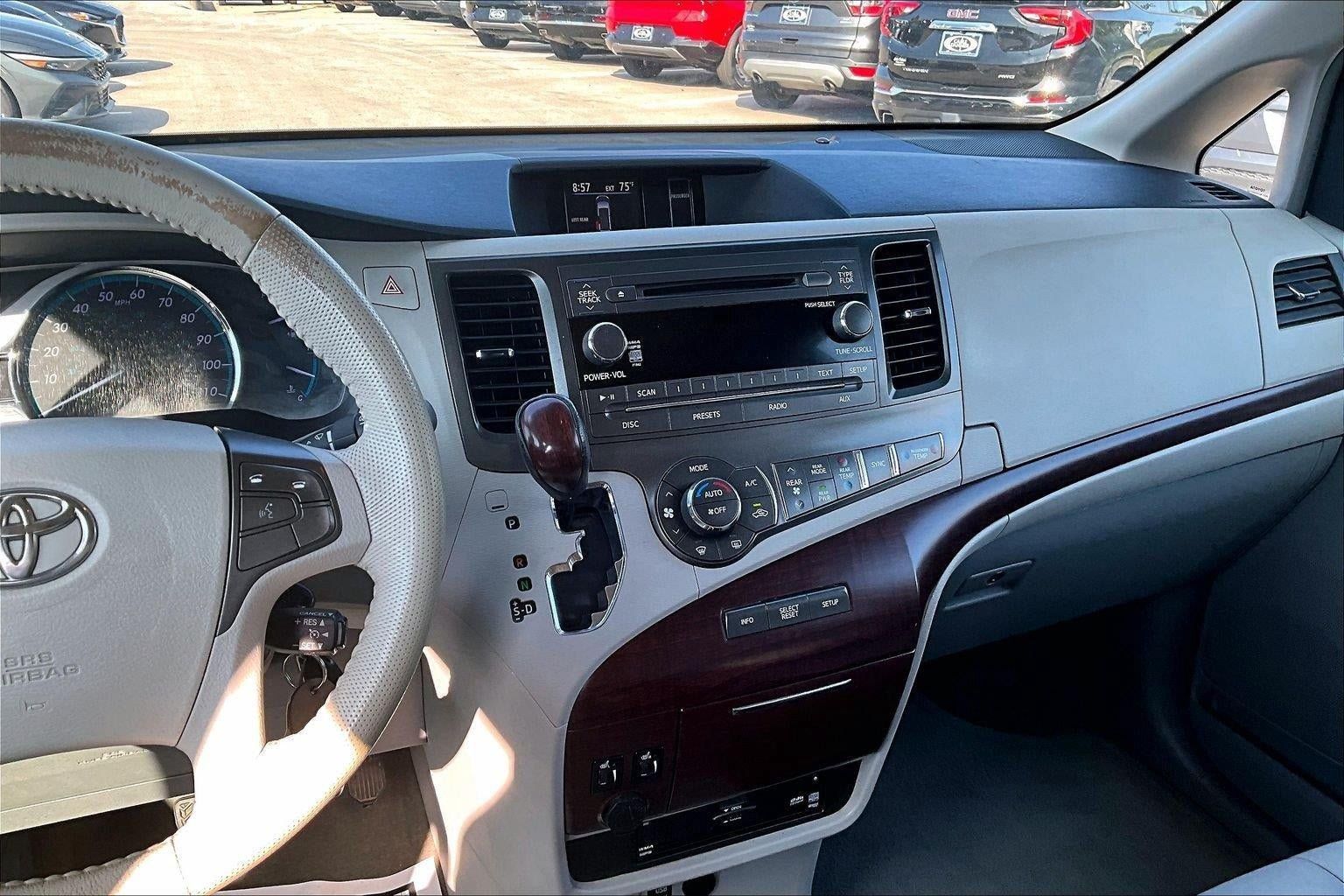 Used 2012 Toyota Sienna XLE w/ Entertainment Pkg AWD/4WD image 6