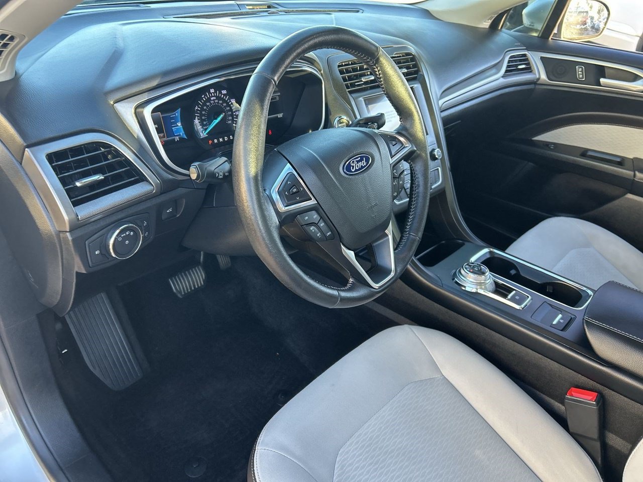 Used 2019 Ford Fusion SE w/ Equipment Group 151A FWD image 15