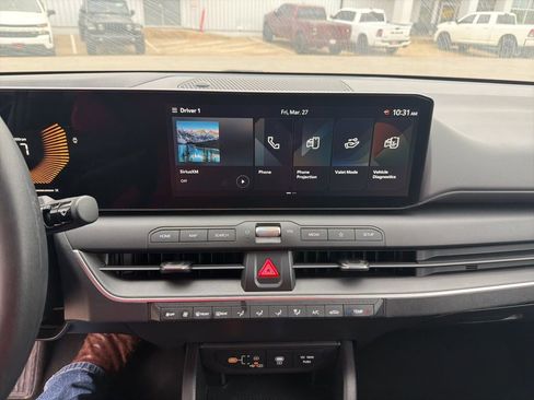 Used 2025 Kia K4 LXS image 11