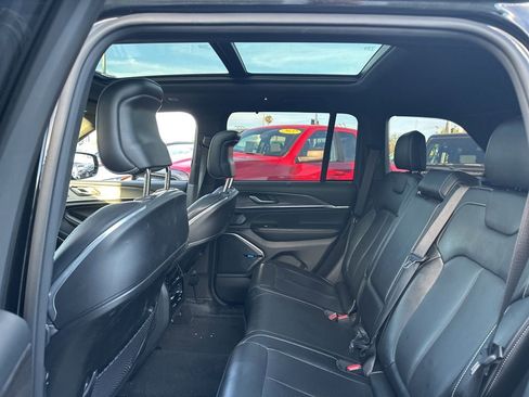 Used 2022 Jeep Grand Cherokee Overland w/ Advanced Protech Group III image 11