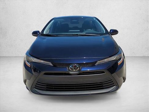 Used 2025 Toyota Corolla LE FWD image 2