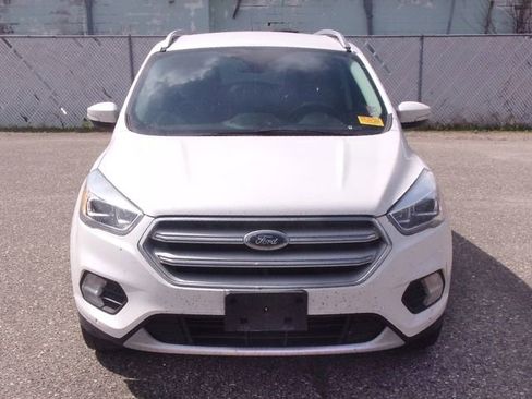 Used 2019 Ford Escape Titanium image 2
