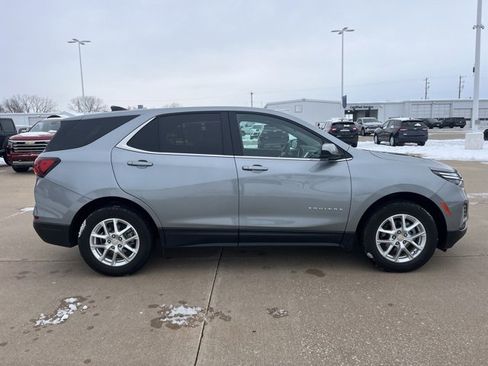 Used 2024 Chevrolet Equinox LT image 2
