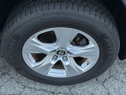 Used 2019 Toyota RAV4 LE w/ Carpet Mat Package AWD/4WD image 34