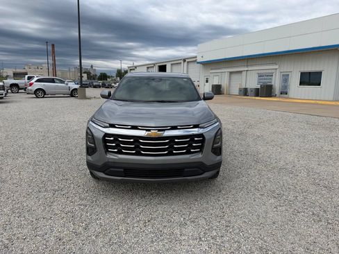 Used 2025 Chevrolet Equinox LT FWD image 8