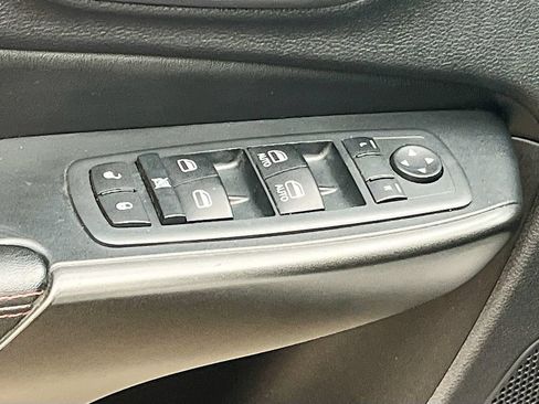 Used 2020 Jeep Cherokee Trailhawk AWD/4WD image 17