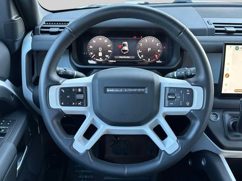 Used 2025 Land Rover Defender 110 S image 14