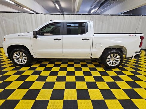 Used 2020 Chevrolet Silverado 1500 Custom w/ Custom Value Package image 6