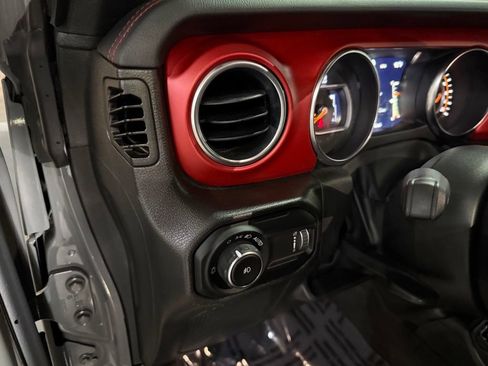 Used 2023 Jeep Wrangler Unlimited Rubicon w/ Cold Weather Group AWD/4WD image 13