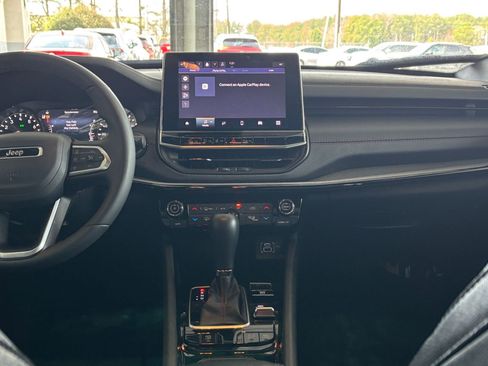 Used 2025 Jeep Compass Trailhawk image 18