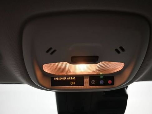 Used 2025 Chevrolet Trax LT w/ LT Convenience Package FWD image 29