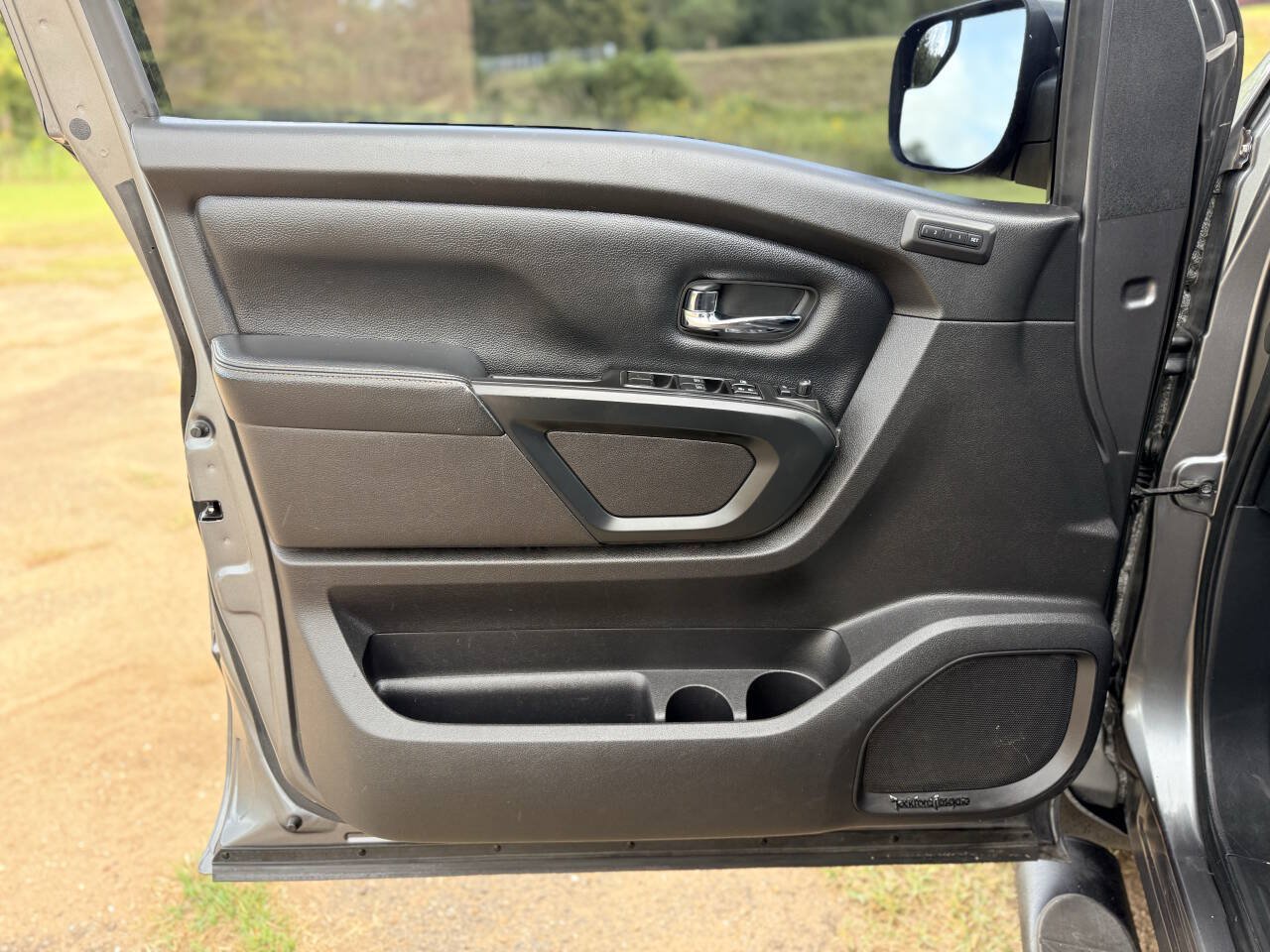 Used 2018 Nissan Titan SL w/ Midnight Edition RWD image 29