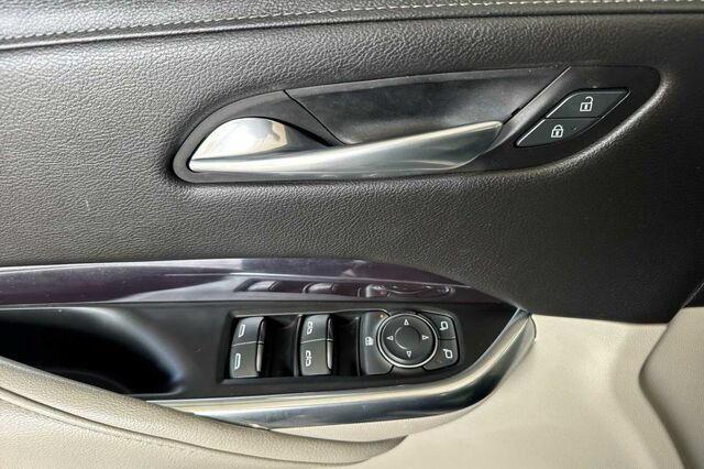 Used 2021 Cadillac XT4 Luxury w/ Driver Awareness Package FWD image 11