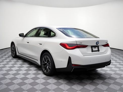 Used 2024 BMW i4 xDrive40i w/ Premium Package AWD/4WD image 3