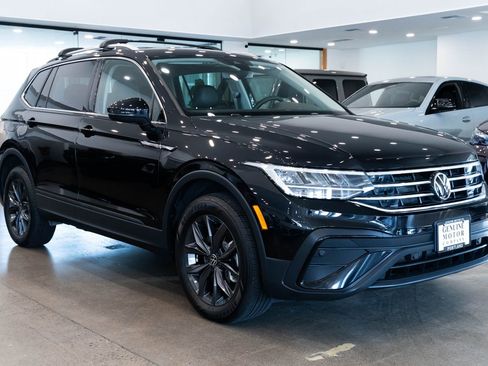 Used 2023 Volkswagen Tiguan SE image 3