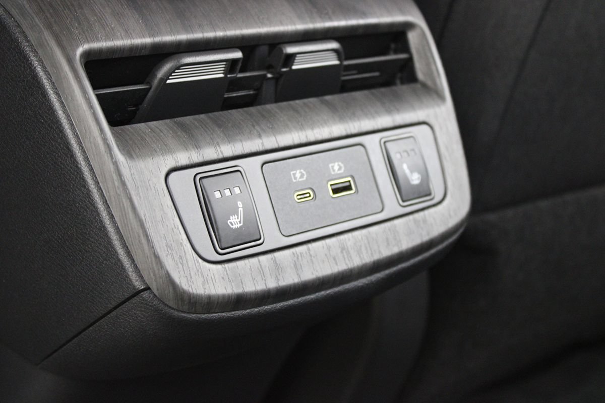 Used 2023 Nissan Ariya FWD image 27