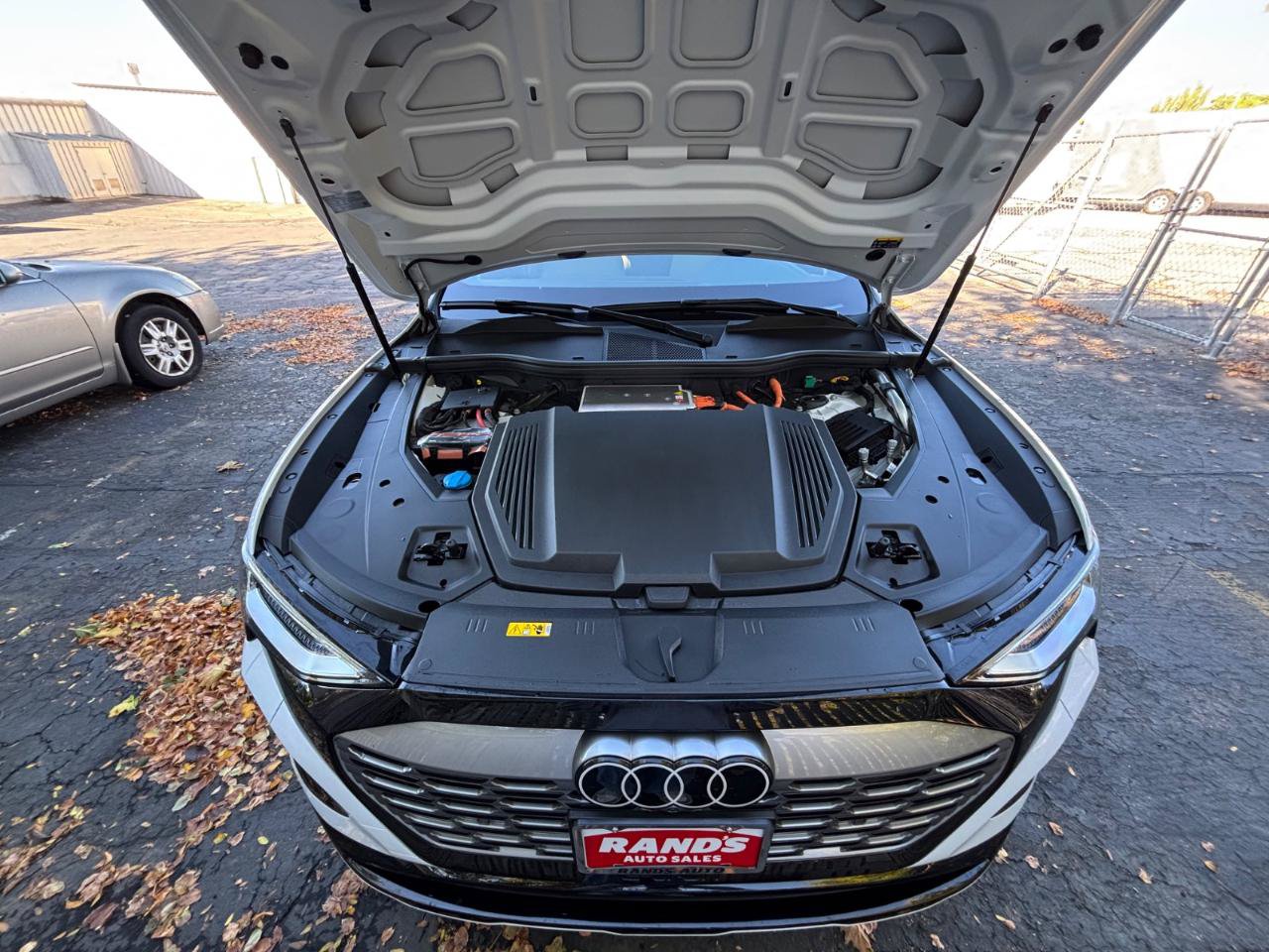 Used 2024 Audi Q8 e-tron Premium Plus AWD/4WD image 23