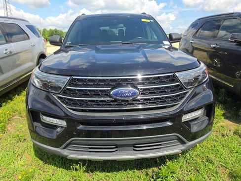 Used 2020 Ford Explorer XLT w/ Equipment Group 202A AWD/4WD image 2