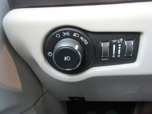 Used 2019 Chrysler Pacifica Touring-L Plus w/ Advanced Safetytec Group image 26