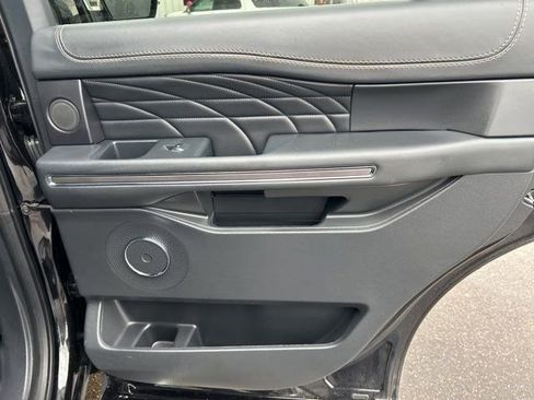 Used 2023 Ford Expedition Platinum image 40