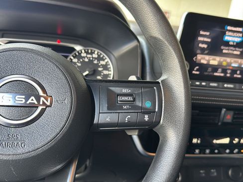 Used 2022 Nissan Rogue SV image 19