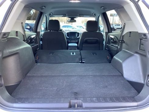 Used 2024 GMC Terrain SLE image 9