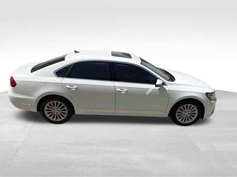 Used 2016 Volkswagen Passat 1.8T SE FWD image 2