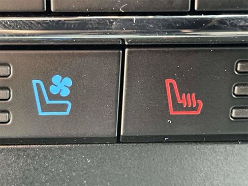 New 2026 Ford F250 Platinum w/ Tremor Off-Road Package image 18