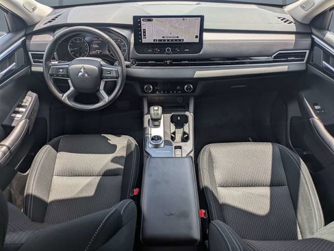 Used 2025 Mitsubishi Outlander ES FWD image 14