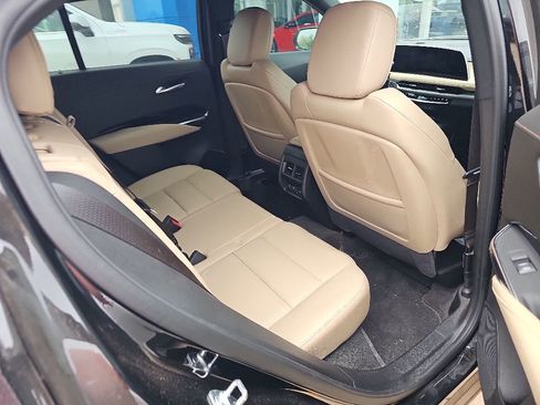 Used 2024 Cadillac XT4 Luxury w/ Cold Weather Package FWD image 18
