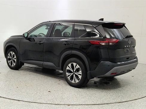 Used 2023 Nissan Rogue SV image 3