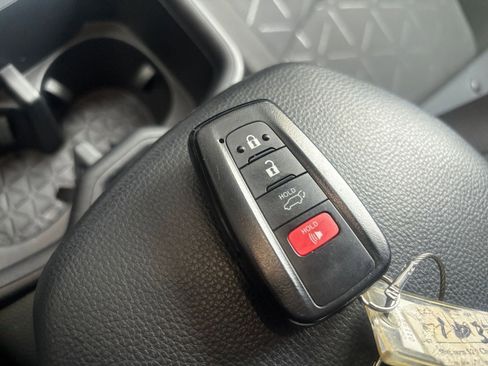 Used 2025 Toyota RAV4 XLE image 23