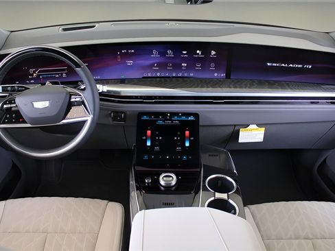 New 2025 Cadillac Escalade IQ Luxury 1 w/ Smart Trailering package image 15