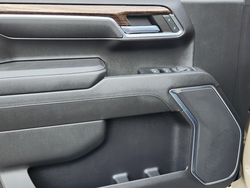 Used 2022 GMC Sierra 1500 Elevation w/ LPO, Elevation Black Package image 6