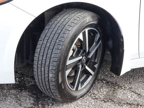 Used 2024 Nissan Sentra SV FWD image 17