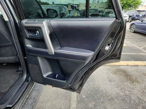 Used 2017 Toyota 4Runner SR5 AWD/4WD image 23