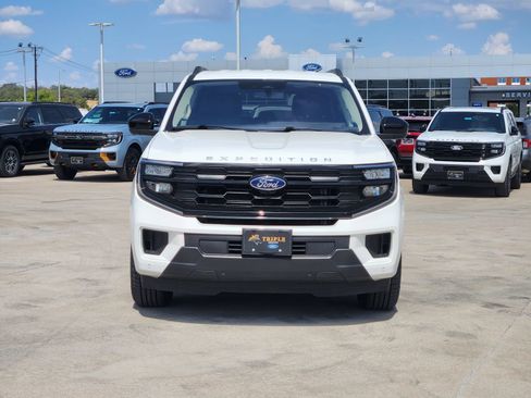 Certified 2025 Ford Expedition Active AWD/4WD image 6