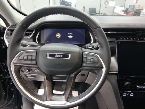 Used 2023 Jeep Grand Cherokee Limited AWD/4WD image 22