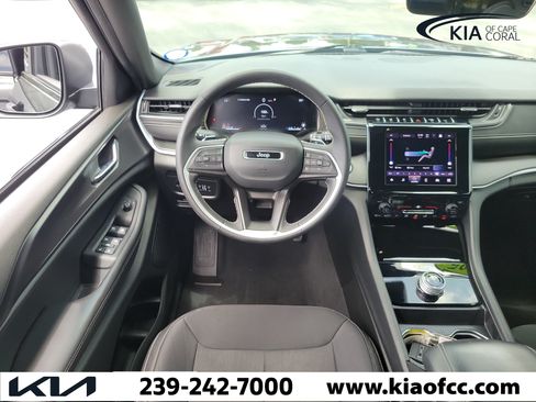Used 2025 Jeep Grand Cherokee Laredo X RWD image 16