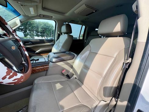 Used 2018 Chevrolet Suburban Premier RWD image 15