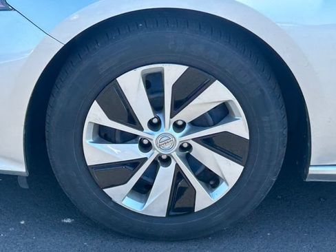 Used 2019 Nissan Altima 2.5 S FWD image 11