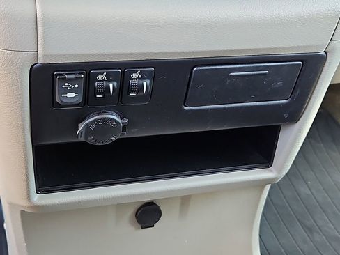 Used 2017 Toyota Sienna XLE w/ XLE Navigation Package FWD image 24