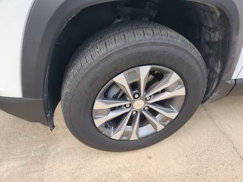 Used 2026 Chevrolet Equinox LT FWD image 9