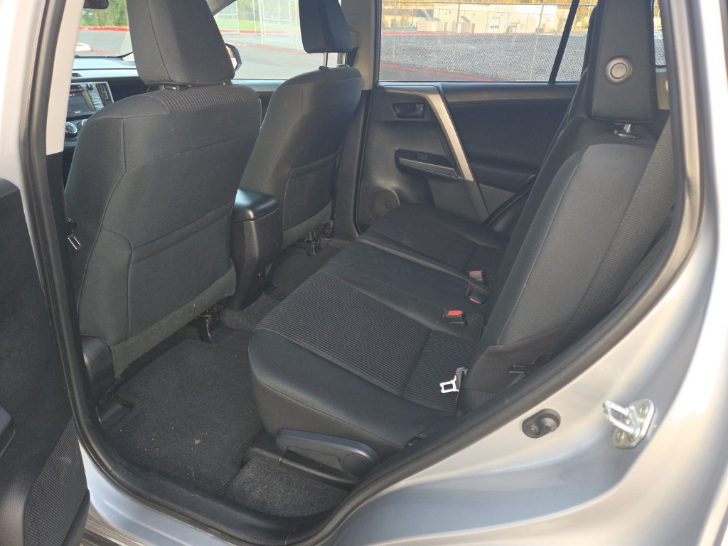 Used 2016 Toyota RAV4 LE AWD/4WD image 18
