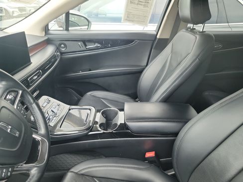 Certified 2023 Lincoln Nautilus Reserve w/ Monochromatic Package AWD/4WD image 9