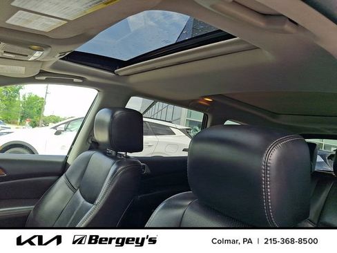 Used 2018 Nissan Pathfinder Platinum AWD/4WD image 17